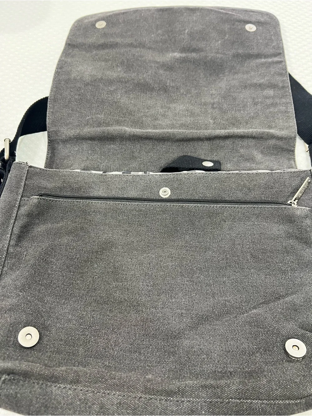 Kenneth Cole Reaction Gray Canvas Messenger Bag Laptop Crossbody Shoulder Bag